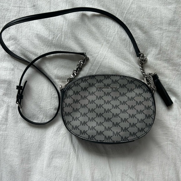 Michael Kors cross body purse - Picture 3 of 3